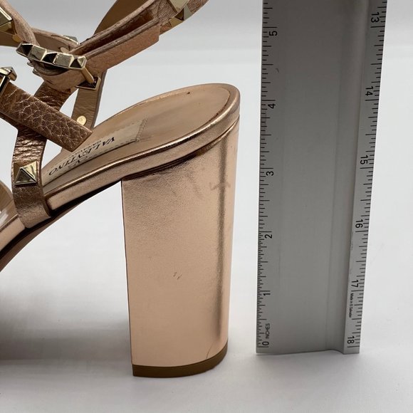 VALENTINO GARAVANI LEATHER ROCKSTUD ROSE GOLD GLADIATOR METALLIC SANDALS, SZ 39 - Picture 6 of 15